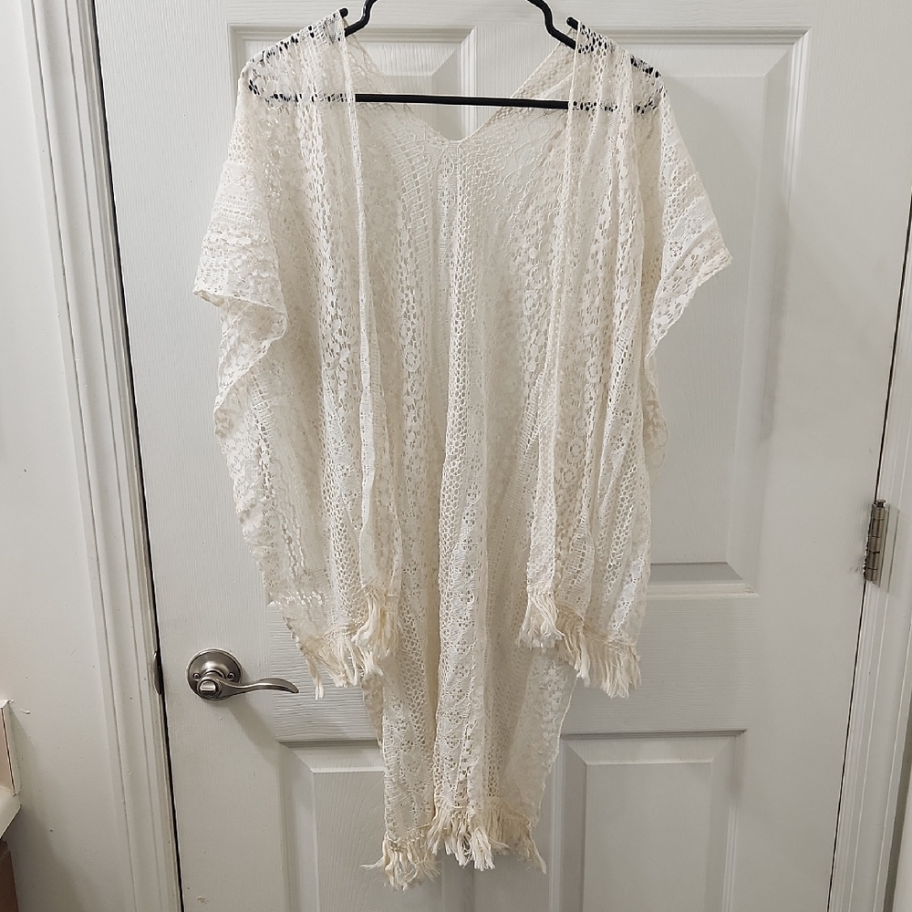 Chic Cream Lace Poncho